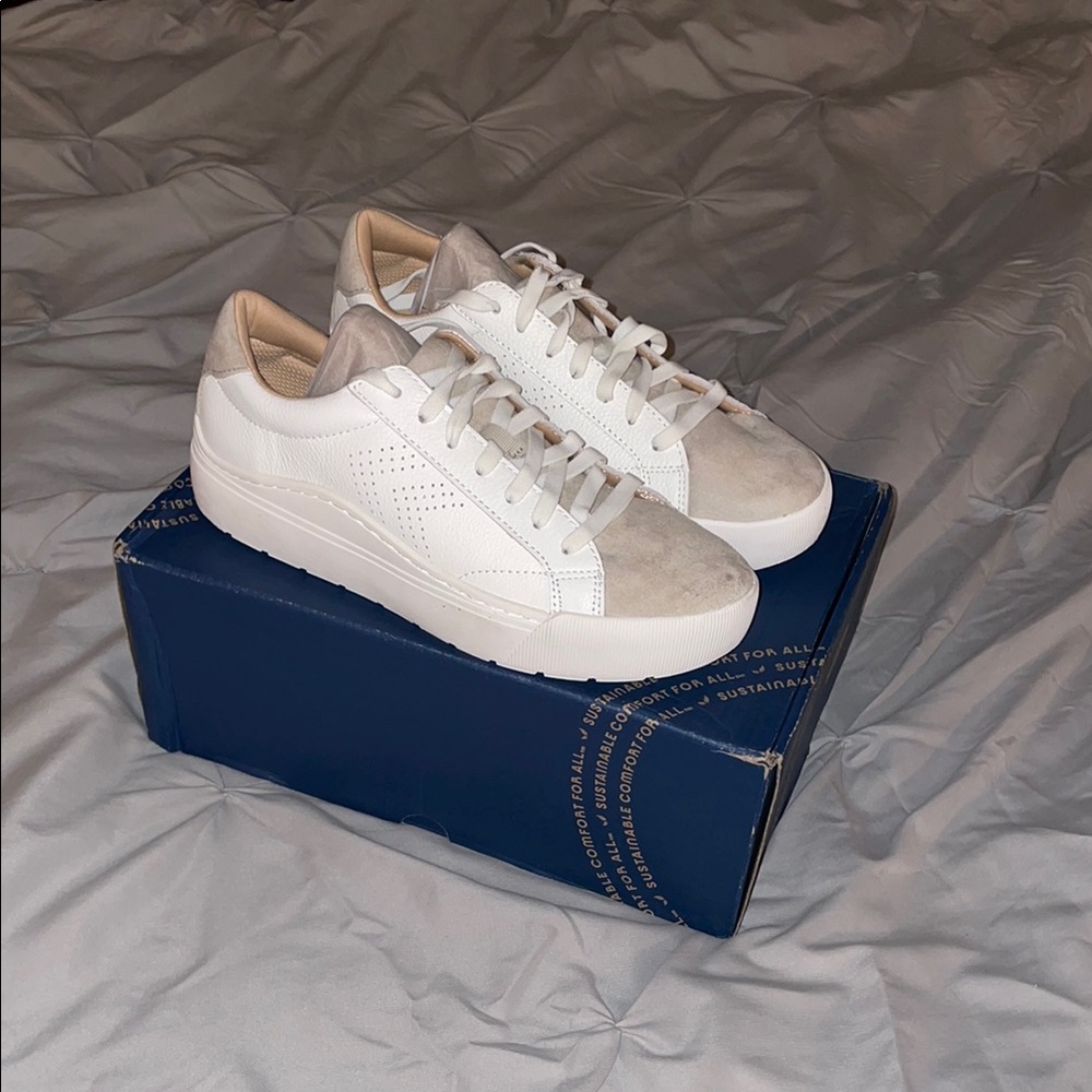 Dr. Scholl’s Time Off Sneaker